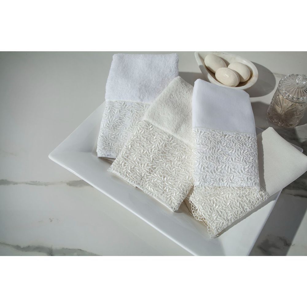 Home Treasures Linen 1456892935 Arbor Fingertip Towel in Ivory Linen / Ivory Lace